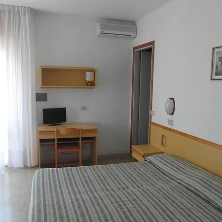 Aurora Hotel 3*