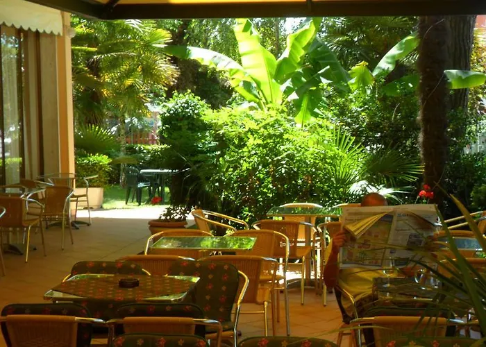 Отель Aurora Эраклея-Маре